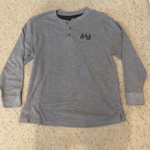 TRI DELTA light gray Henley